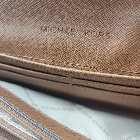 Michael Kors MK Signature Convertible Wallet • Crossbody - Picture 5 of 13